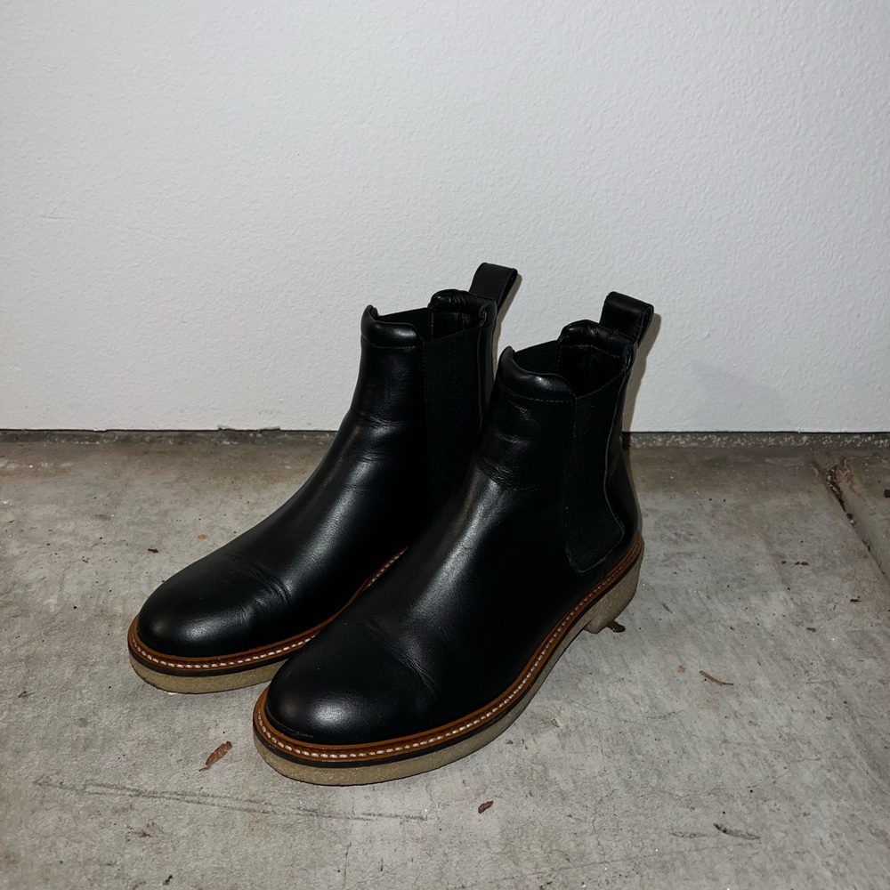 Everlane Black Leather Chelsea Boots